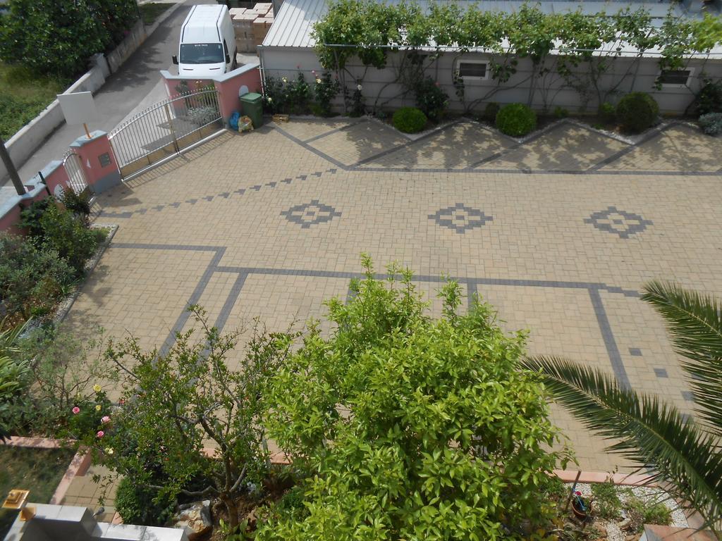 Apolonija 3*