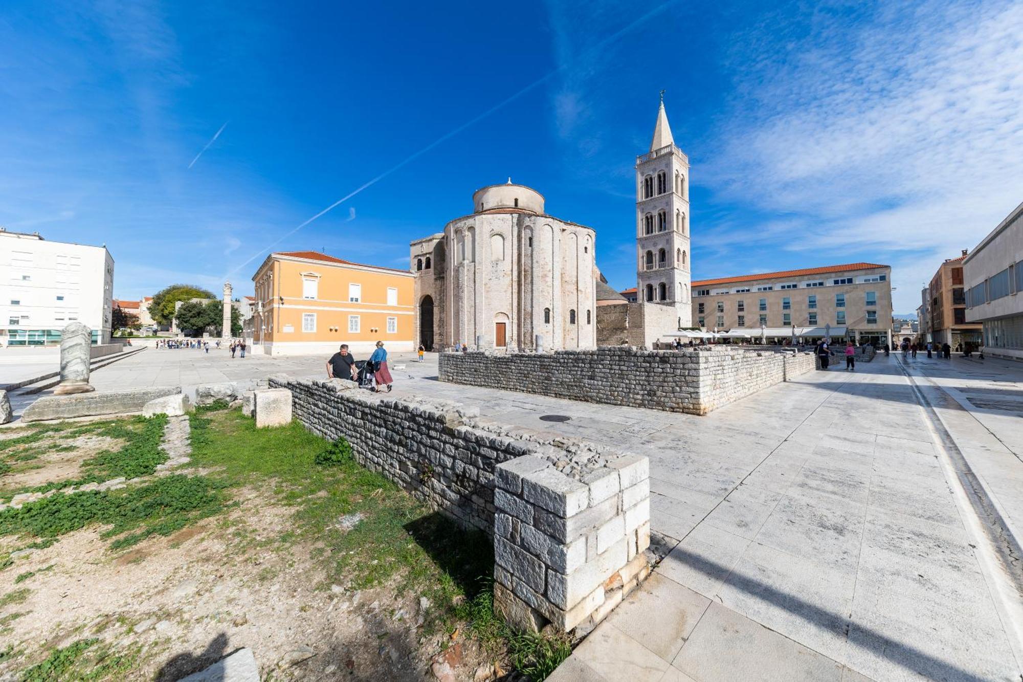 Apolonija 3*